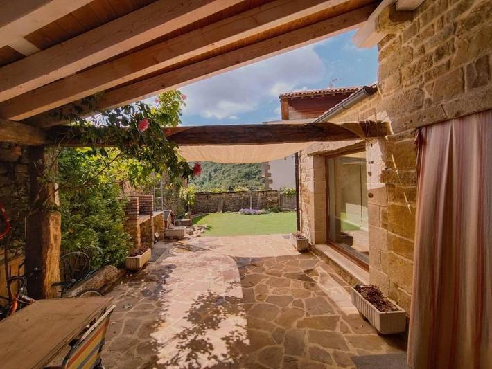 Casa rural con piscina para 8 personas, con Terraza y Jardín además de Piscina y Vistas en Navarra