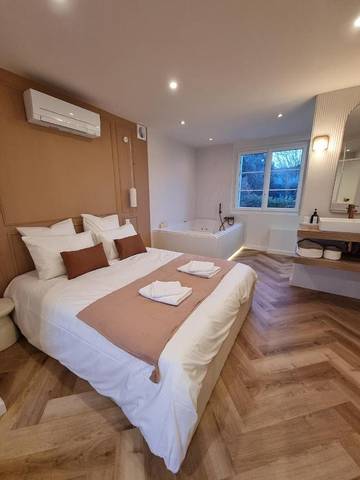 Gîte pour 2 personnes, avec terrasse et jacuzzi à Meyssac