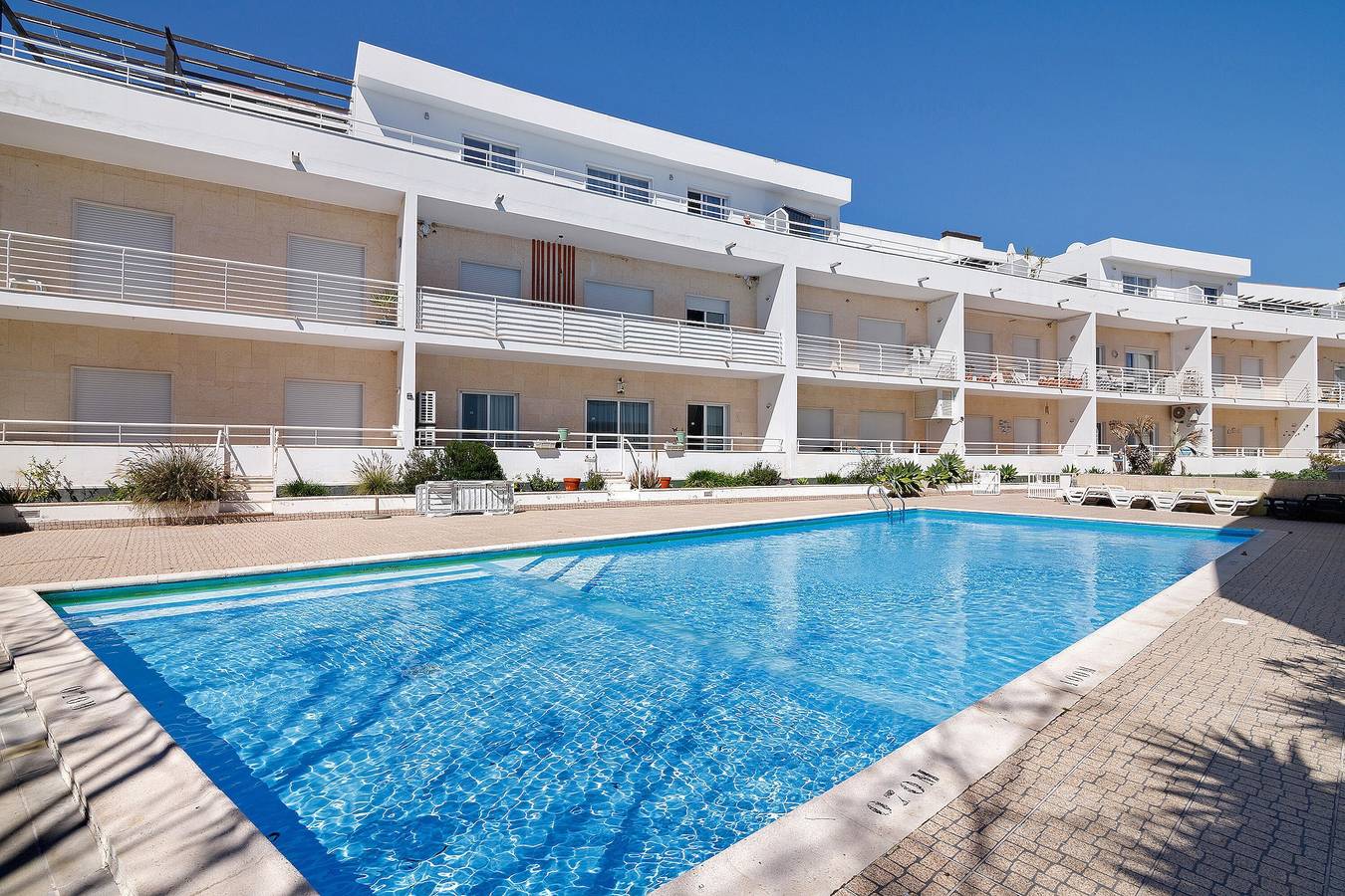 Apartamento entero, Apartamento 'Refugio Luzia Mar' con Piscina Compartida, Wi-Fi y Aire Acondicionado in Tavira, Santa Luzia (Tavira)