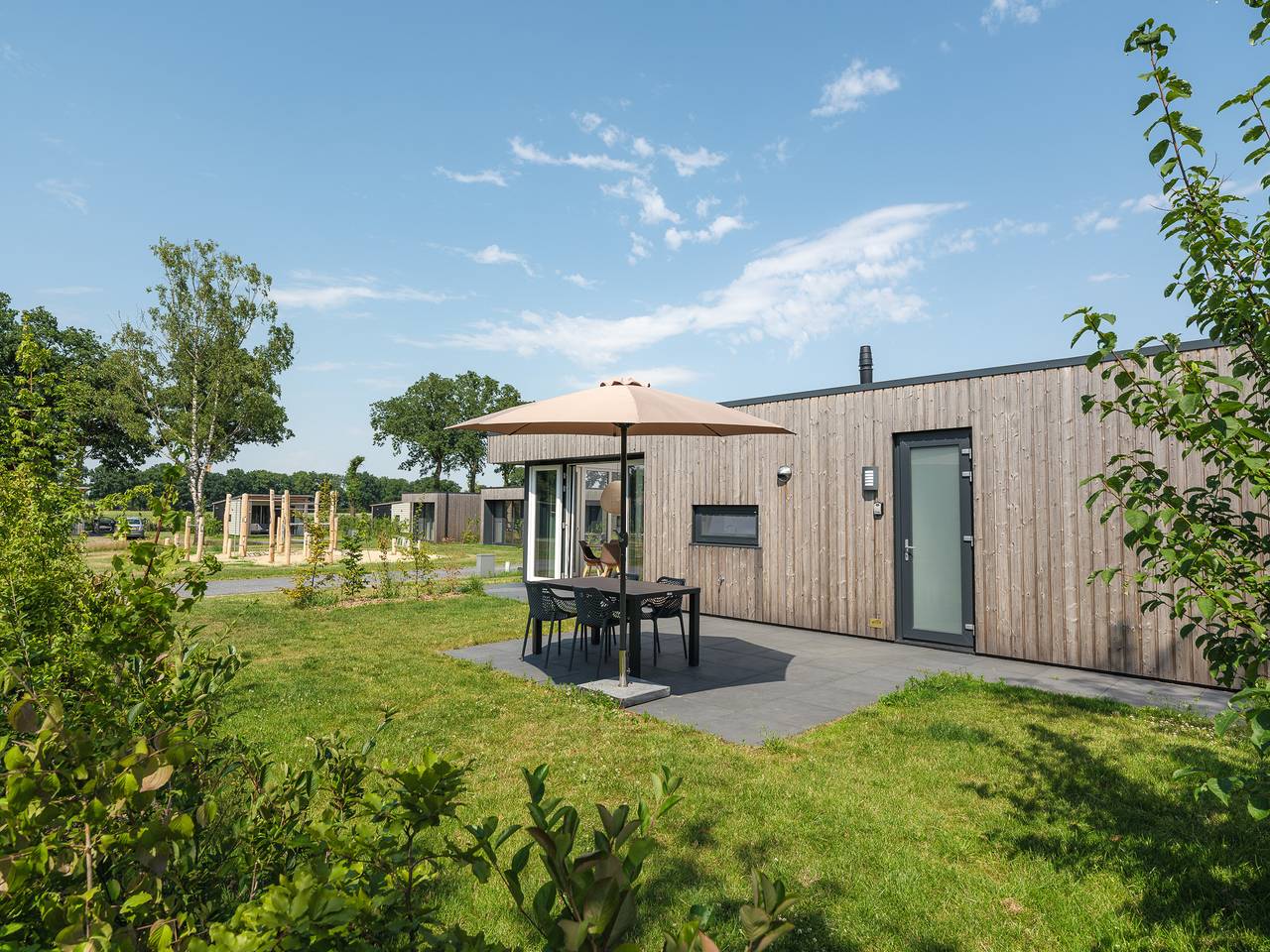 Vakantiepark Hölte — Oak lodge met ensuite badkamers | twee badkamers  | 4 personen in Rijssen, Sallandse Heuvelrug