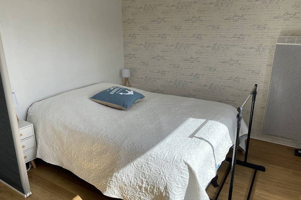 Appartement entier, Joli studio décoré avec goût dans une résidence avec piscine et à 150 m de la grande plage in Saint-Cast-le-Guildo, Région de Dinan