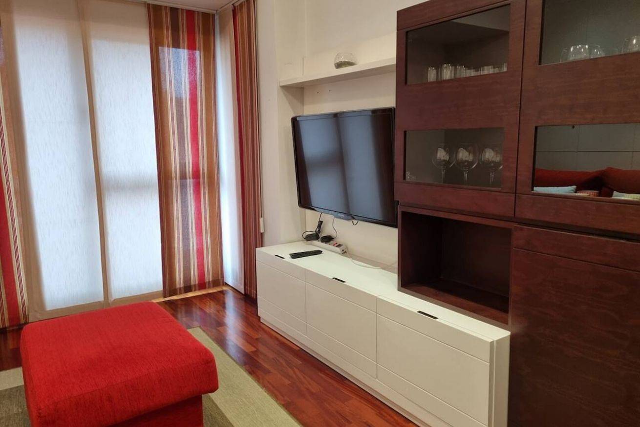 Apartamento entero, Acogedor apartamento con Wi-Fi, cocina completa y ascensor in Oviedo, Cordillera Cantábrica