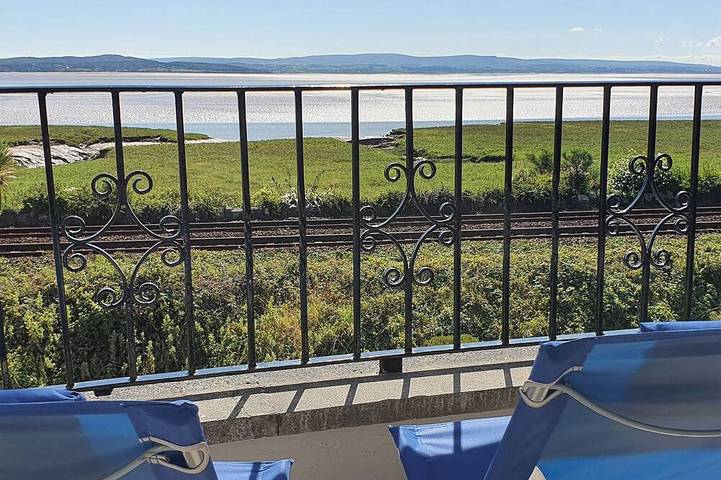 Log cabin for 2 people, with balcony in Grange-over-Sands
