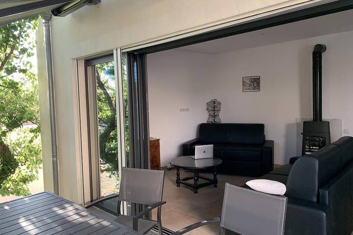 Gîte pour 5 personnes, avec terrasse et sauna ainsi que jardin et jacuzzi à Sauzet - 3