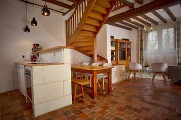 Gîte pour 8 personnes, avec terrasse à Larçay
