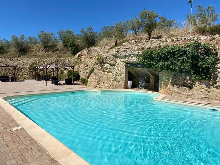 Gîte pour 3 personnes, avec piscine ainsi que jardin et vue à Enna