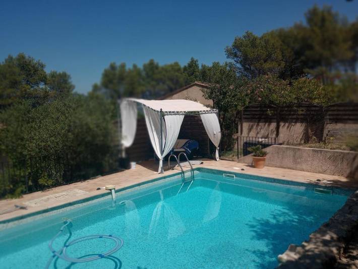 Gîte pour 4 personnes, avec jardin ainsi que vue et piscine, animaux acceptés à La Roque-d'Anthéron - 2