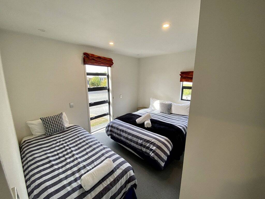 Tussock Retreat - Modern Open Plan, Huge Deck in Twizel, Mackenzie District