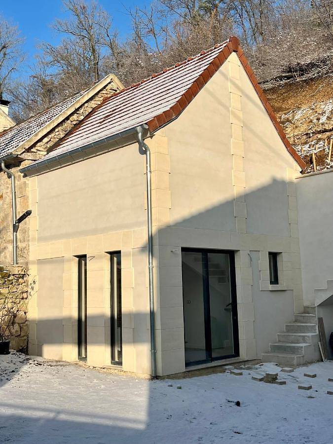 Dependance au calme avec chambre sur mezzanine in Verneuil-en-Halatte, Oise