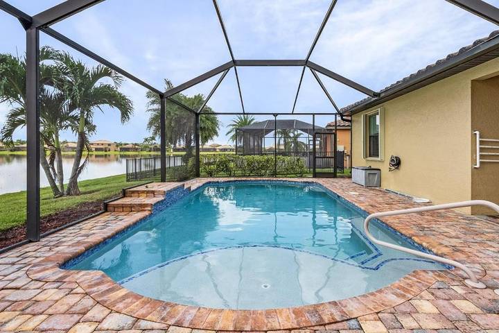 Hus för 8 Personer, med sjöutsikt och pool - 1