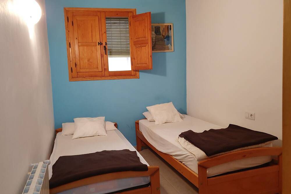 Apartamento entero, Apartamento Azul - romántico, auténtico, con mucho espacio y excelentes vistas in Torroja, Priorat