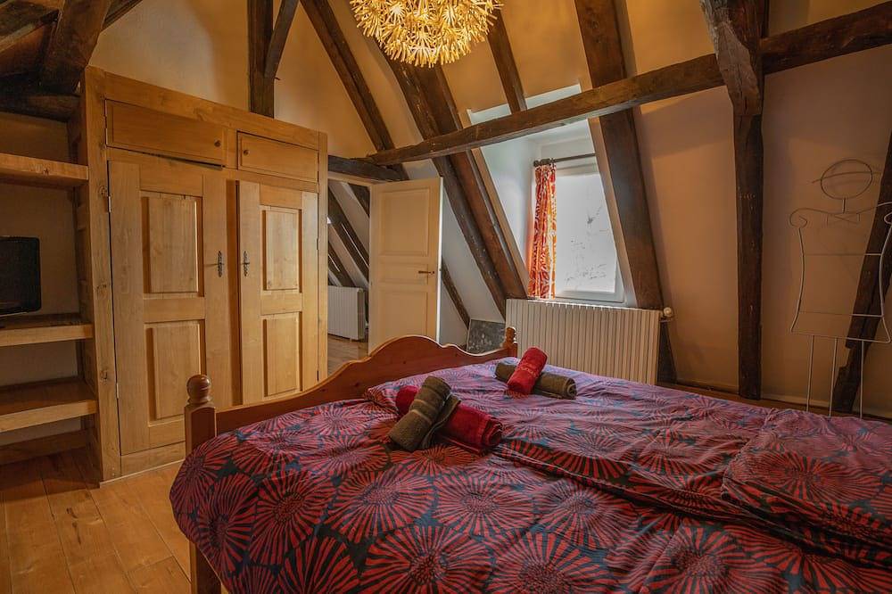 Relájese y disfrute de la antigua cabaña de piedra con piscina climatizada. in Rouffignac-Saint-Cernin-de-Reilhac, Périgord Noir