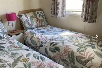 Static Caravan for 6 People in Poole, Poole Harbour, Photo 1