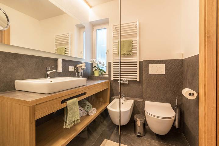 Entire apartment, Cozy Apartment "Geranie - Sonnleitn" with Mountain View & Balcony in Sankt Peter Tal, Lajen