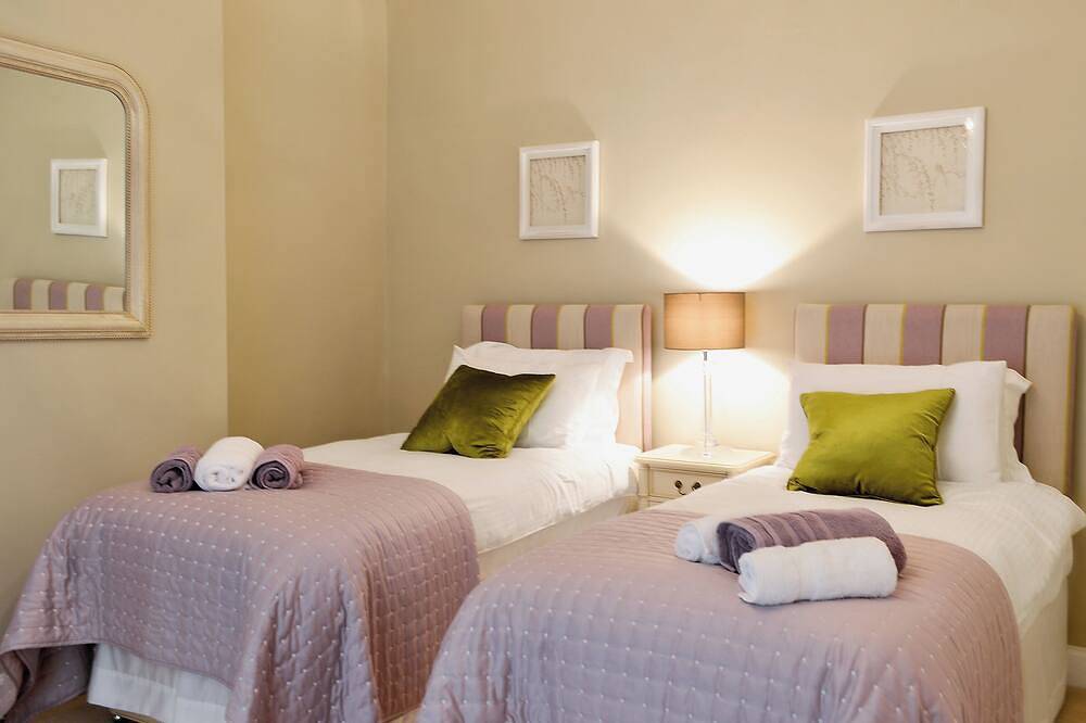 4 bedroom accommodation in Aberaeron in Aberaeron, Cardigan Bay