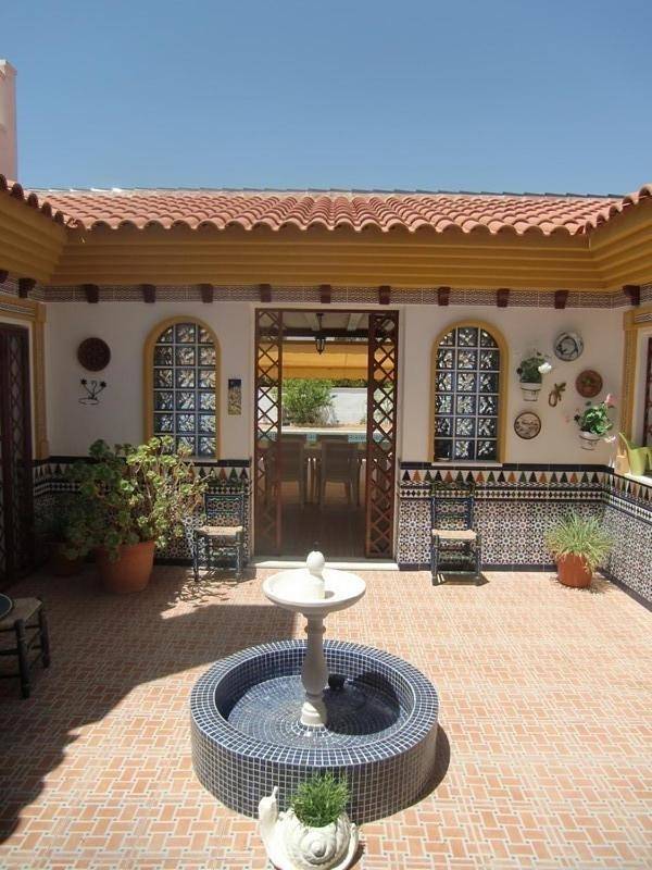 Location de vacances pour 10 personnes, avec vue et piscine ainsi que bassin pour enfant et jardin, animaux acceptés à Calabardina - 2