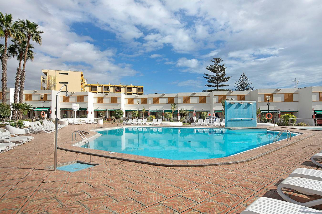 Apartamento inteiro, Apartamento "Barber Las Brisas" com Jardim, Piscina Partilhada & Wi-Fi in Maspalomas, San Bartolomé de Tirajana
