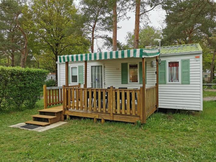 Camping pour 4 personnes, avec Terrasse et Piscine à La Boissière-de-Montaigu