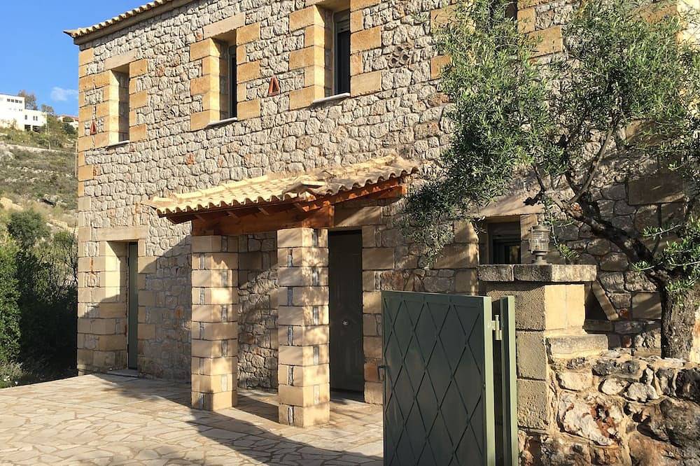Our beautiful Greek home with private pool, large outdoor areas and lovely views in Stoupa, Messenien