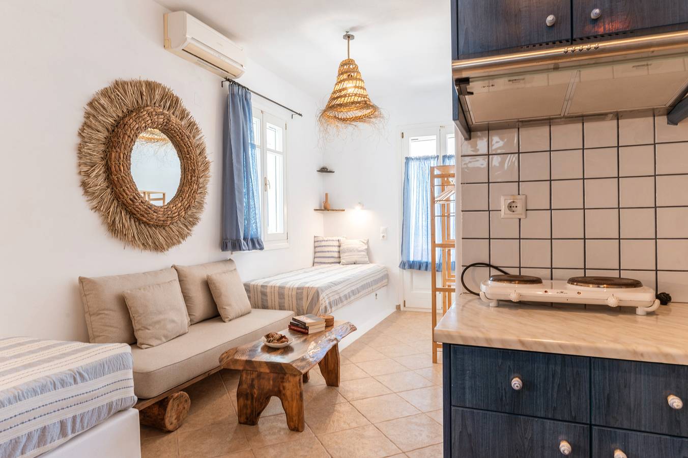 Entire apartment, Apartment 'Suite No 3' with Sea View, Wi-Fi and Air Conditioning in Syros