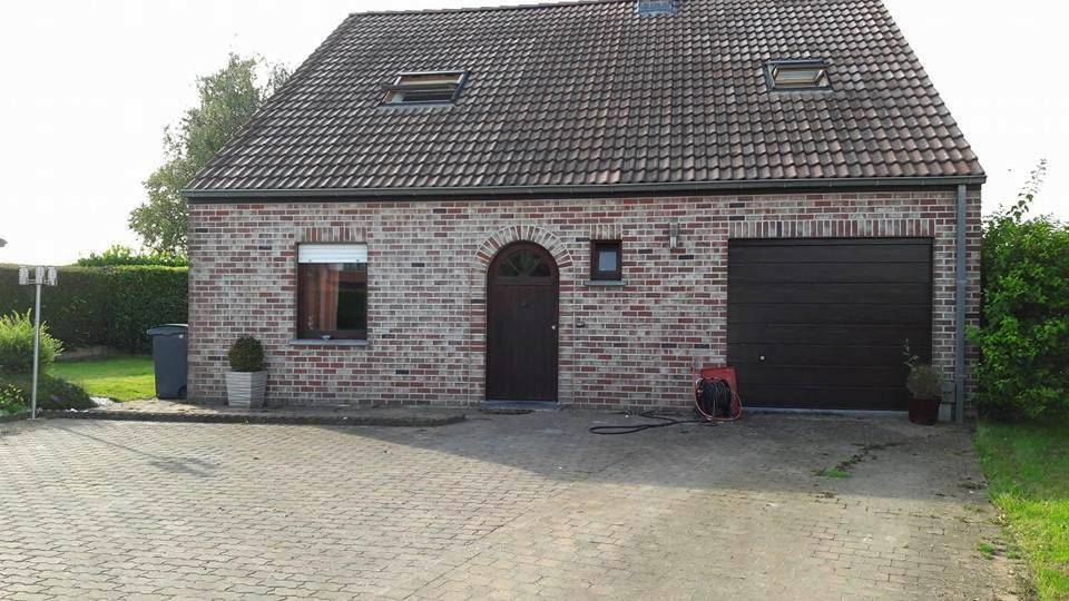 Appartement entier, At the Villa in Tournai, Hainaut