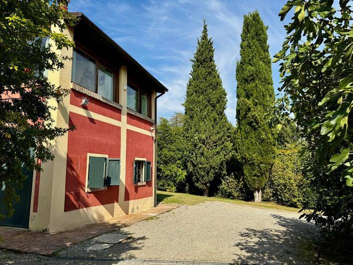 Albergo a gestione familiare per 4 persone, con panorama e piscina nonché giardino, con animali domestici - 1