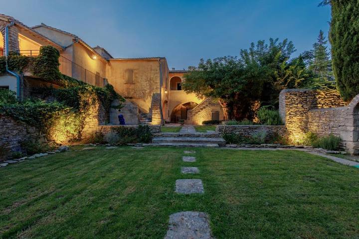 Maison d’hôte pour 2 personnes, avec Terrasse et Jardin ainsi que Piscine et Vue