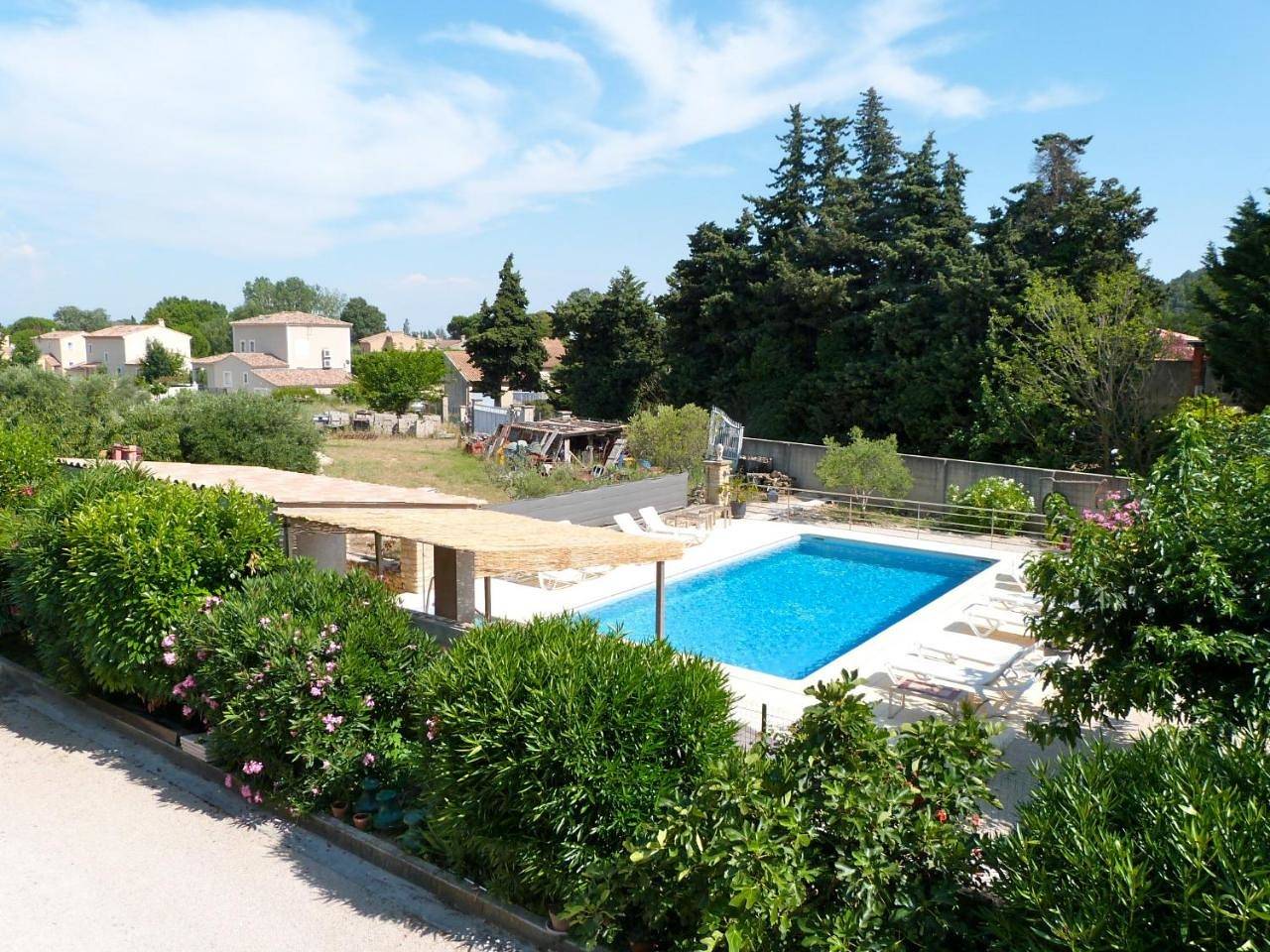 Three-Bedroom House in Sauveterre, Région de Nîmes