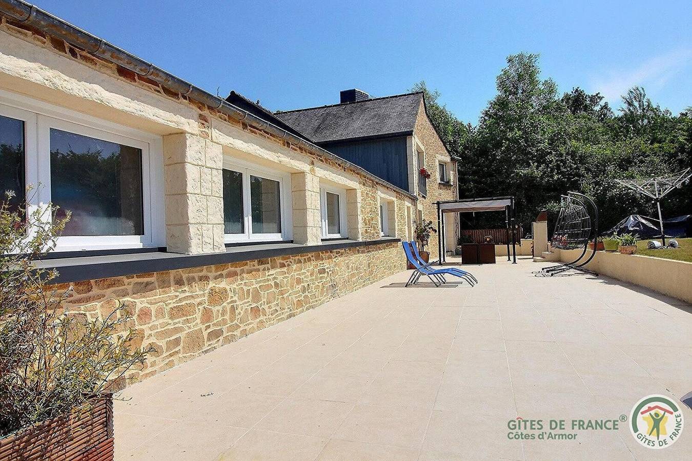 Aquadétente - Cascade in Loudéac, Cotes-d'Armor