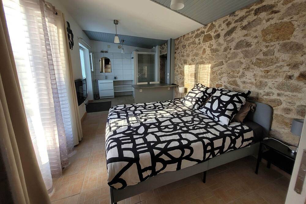 Agréable chambre d'hôtes au calme avec vue sur le jardin in Le Poiré-sur-Vie, Loire-Tal