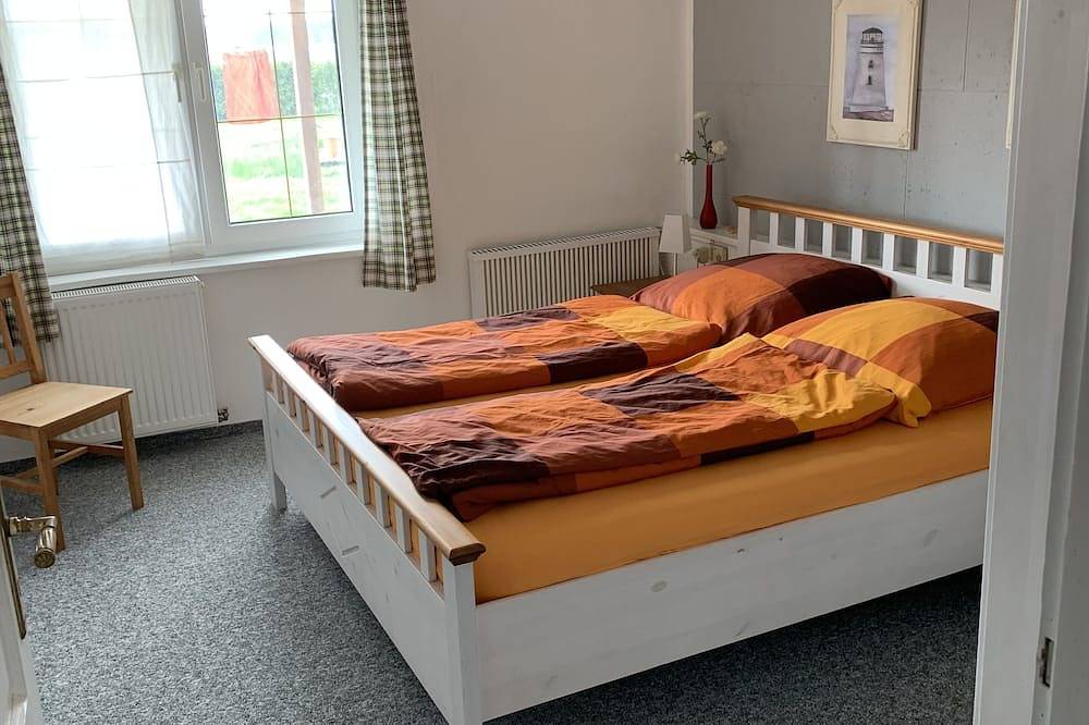 Entire apartment, Apartment with 3 bedrooms up to 6 people child-friendly large garden in Dargen, Usedom