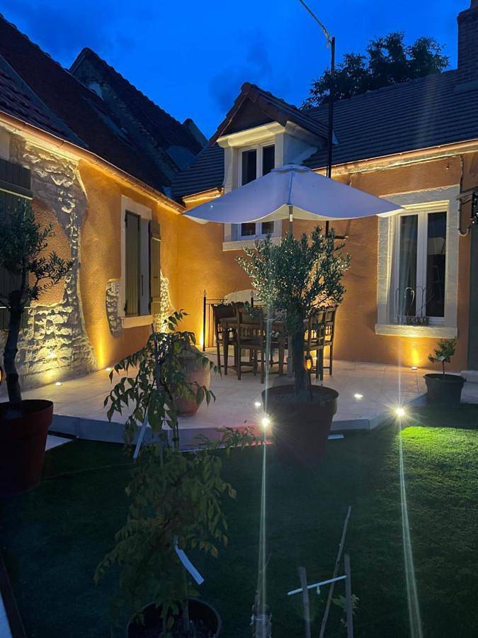 Maison d’hôte pour 2 personnes, avec Terrasse ainsi que Jardin et Vue à Narcy