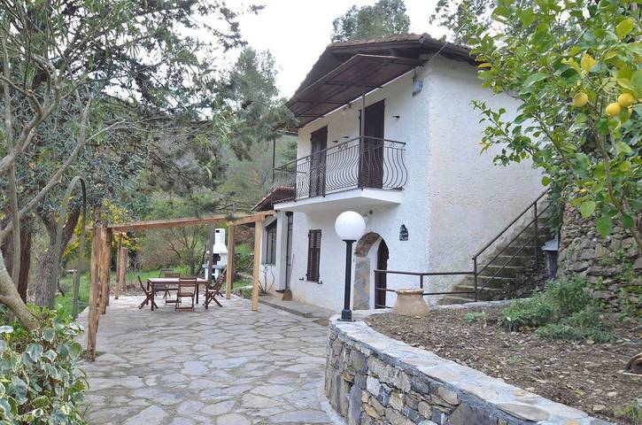 Ferienhaus für 4 Personen, mit Terrasse und Garten sowie Ausblick in Dolcedo