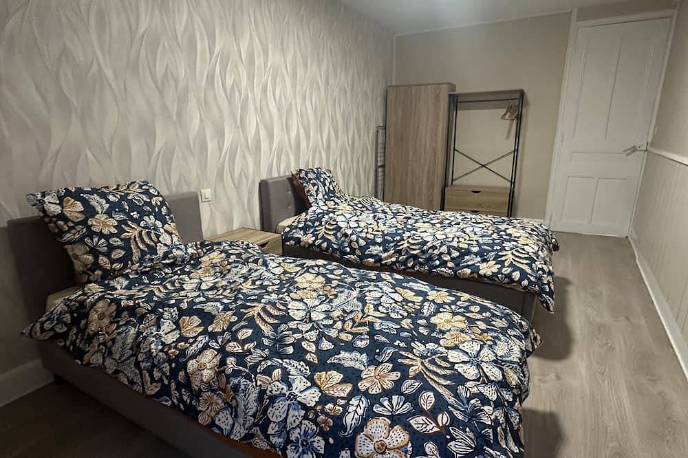 Ganze Wohnung, Wine-themed apartment—in the center of Tain l'Hermitage with a large garage. in Tain-l'Hermitage, Valence und Umgebung