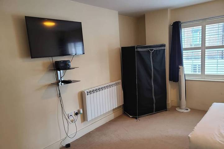 Ganze Wohnung, 1 Schlafzimmer Wohnung - Schlafmöglichkeiten für 4 - Parkplatz - WLAN in Luton, Chiltern Hills