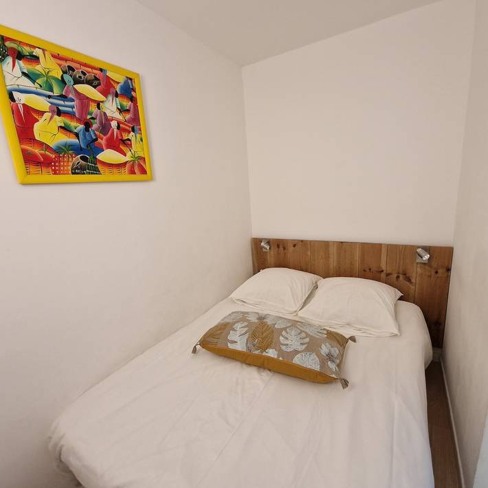 Apartamento entero, Bonito estudio con aire acondicionado y balcón, a un paso de la playa in Cavalaire-sur-Mer, Parque nacional Port-Cros