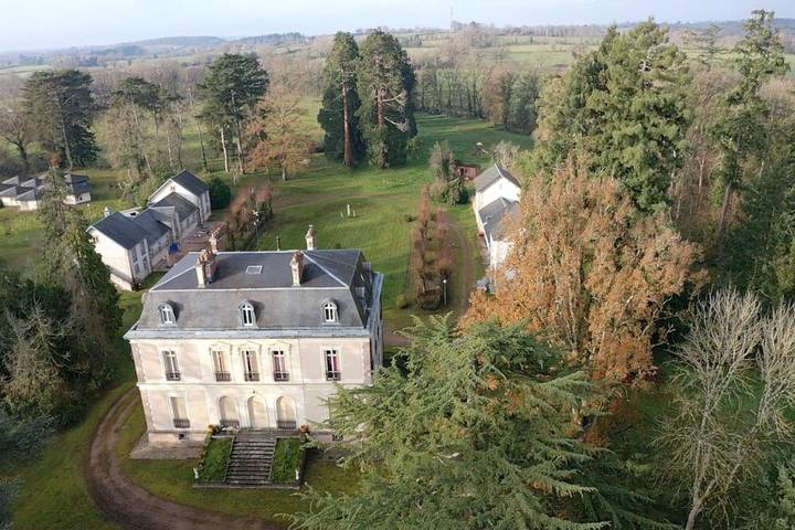Gîte pour 5 personnes, avec vue et jardin dans Theneuille