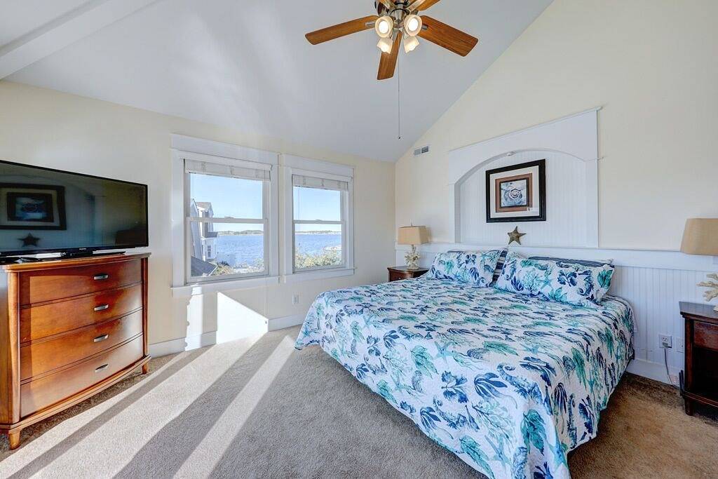 The Sunset House, Bayfront home with many amenities in Fenwick Island, Sussex County (Delaware)