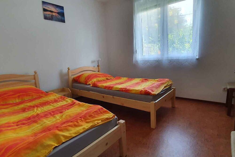 Ganze Wohnung, Ferienwohnung mit überdachte Terrasse in Gyenesdias, Balaton Hochland Nationalpark