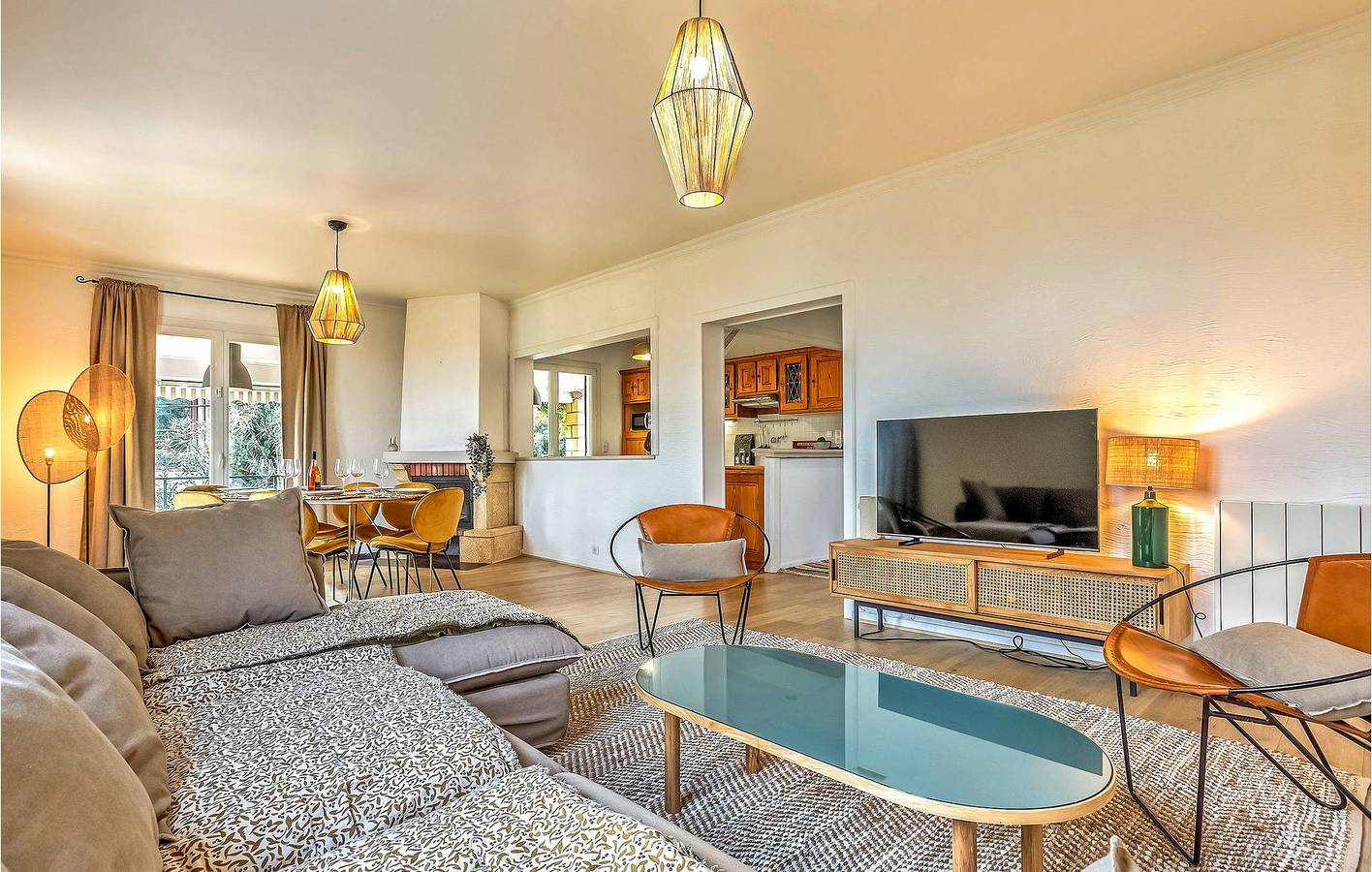 Appartement confortable avec piscine et parking, à 2 km du centre-ville in Connaux, Région de Nîmes