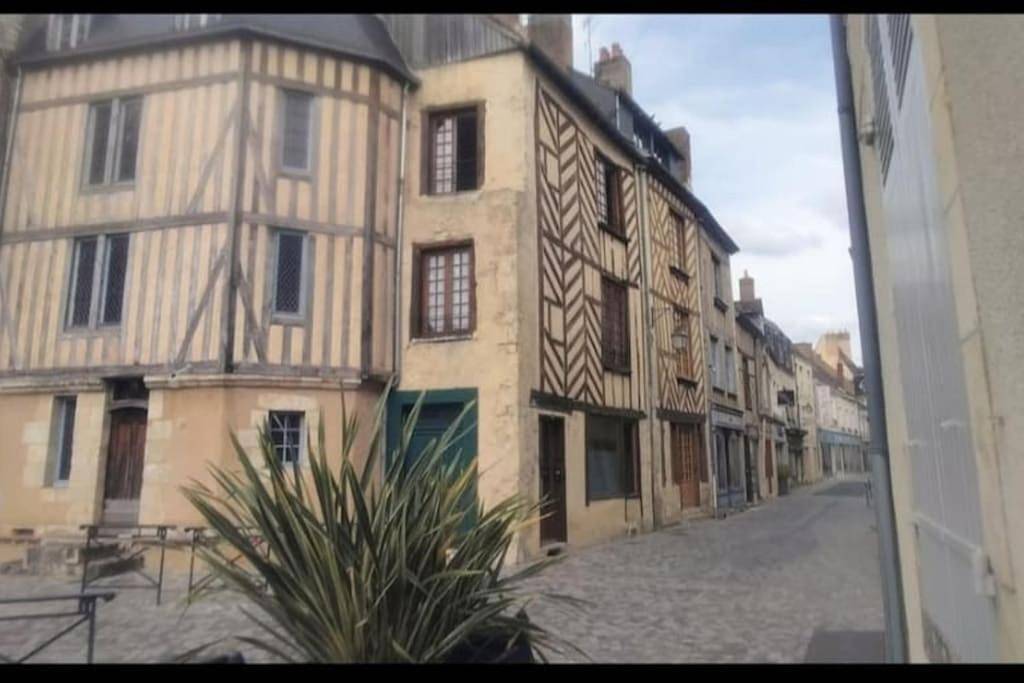 Appartement entier, Two-Bedroom Apartment in La Ferté-Bernard, Sarthe