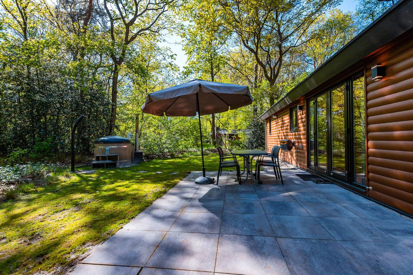 Vakantiepark De Wiltzangh — Sterrenborg Lodge Met Hottub | 4 personen in Nationaal Park Dwingelderveld