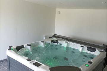 Location de vacances pour 5 personnes, avec jacuzzi ainsi que terrasse et jardin à Pleine-Fougères