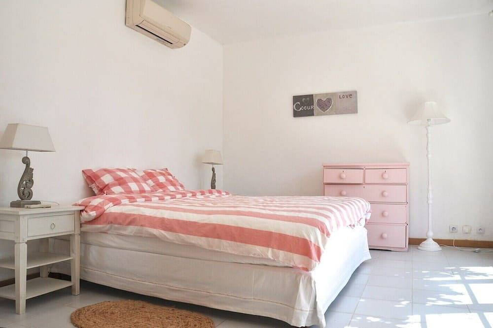 Gassin, 6 km from Saint-Tropez, exceptional villa for 8 people in Gassin, Mediterranean Coast (France)