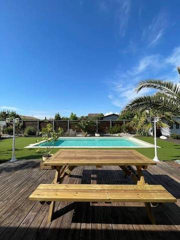 Gîte pour 6 personnes, avec piscine et jardin, animaux acceptés à Cussac-Fort-Médoc