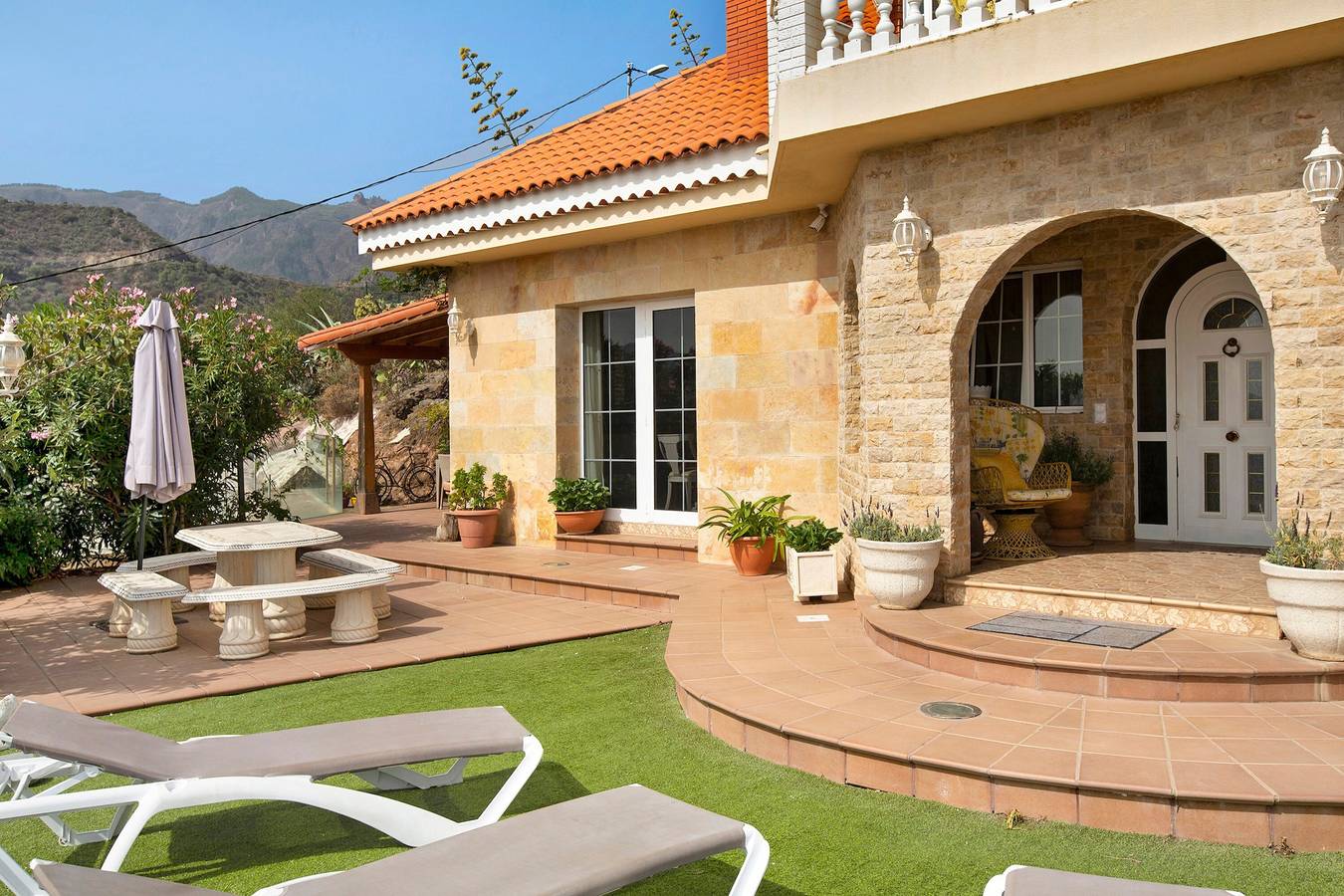 Villa Holiday Home Hemi avec vue sur mer et montagne, piscine, Wi-Fi, terrasses et jardin in Lomitos de Correa, Valsequillo de Gran Canaria