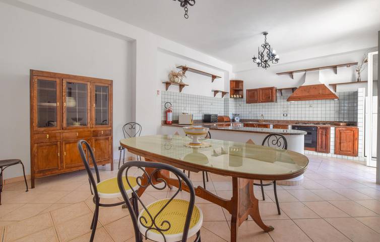 Apartamento con vistas al mar, piscina y aparcamiento, a 2 km de la playa in Gioiosa Marea, Provincia de Messina