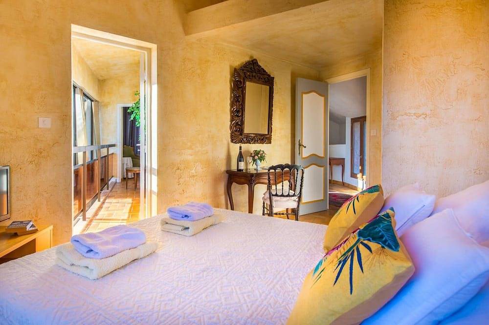 Villa Chesnaie by Villa Plus in Saint-Cézaire-sur-Siagne, Cannes region