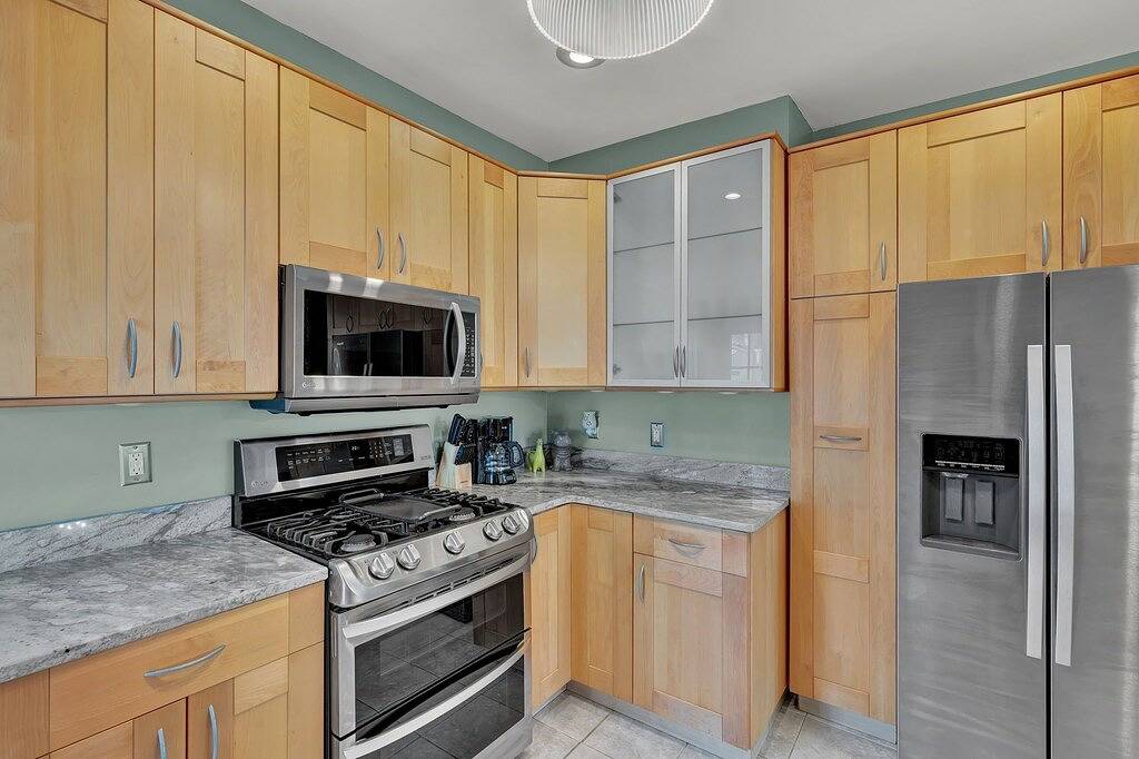 Oakley Square 3Br Charmer - Total Walkability by Redawning in Cincinnati, Hamilton County (OH)