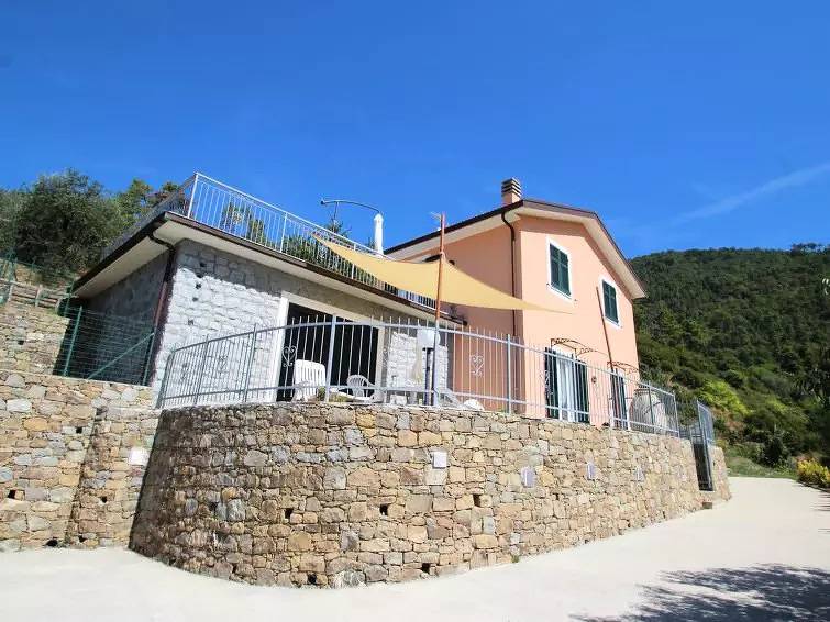 House 6 People in Comeglio, Moneglia